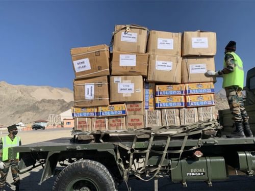 印度增兵高原地區,美國 送來 1.1萬件防寒服,印軍 味大了點